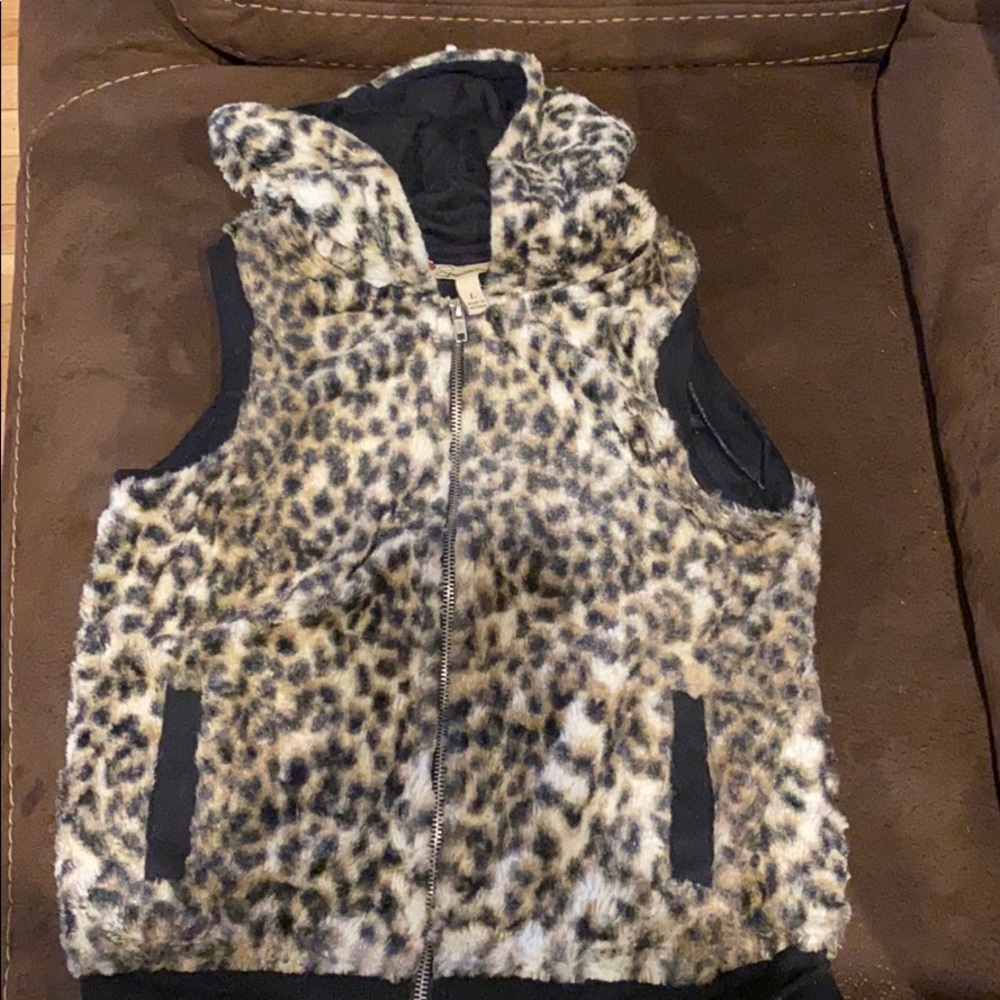 Girls faux fur leopard print vest with hood